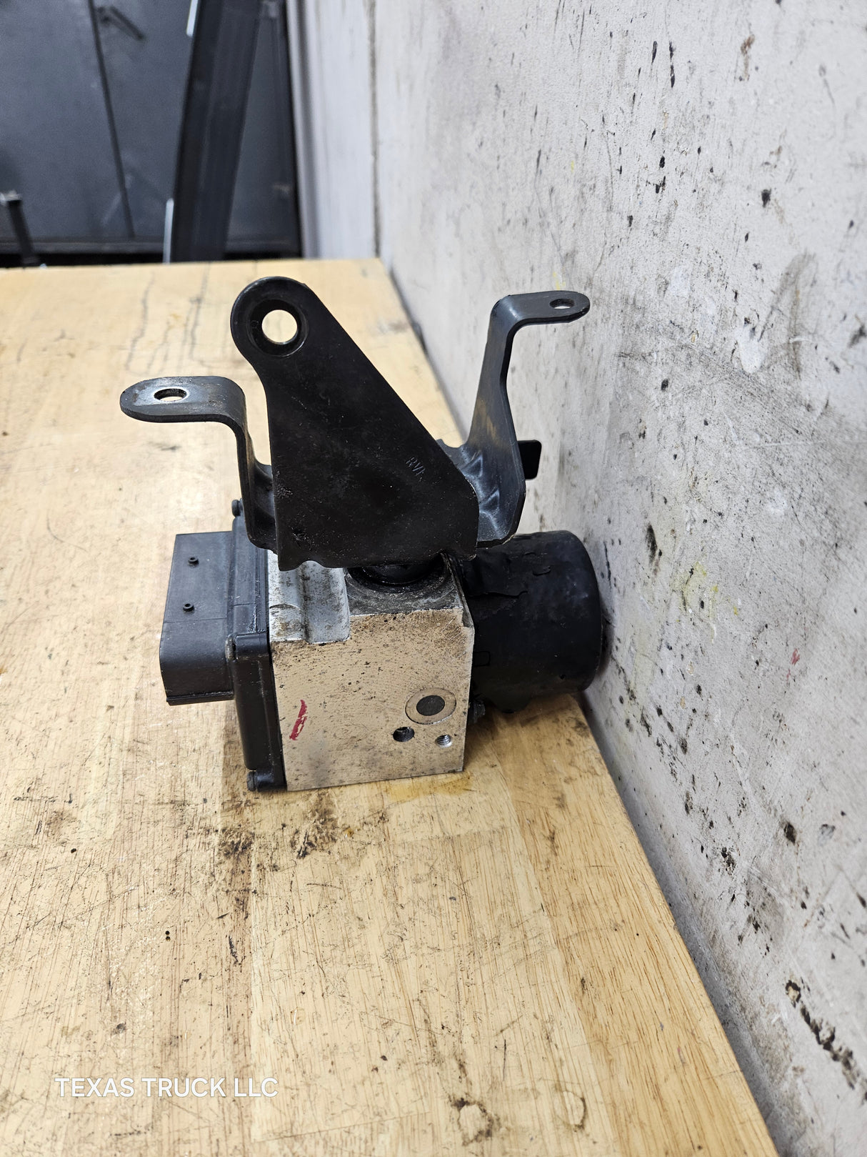 2008-2010 Ford Super Duty F250 F350 ABS Pump Module Control Assembly 7C34-2C346-AJ