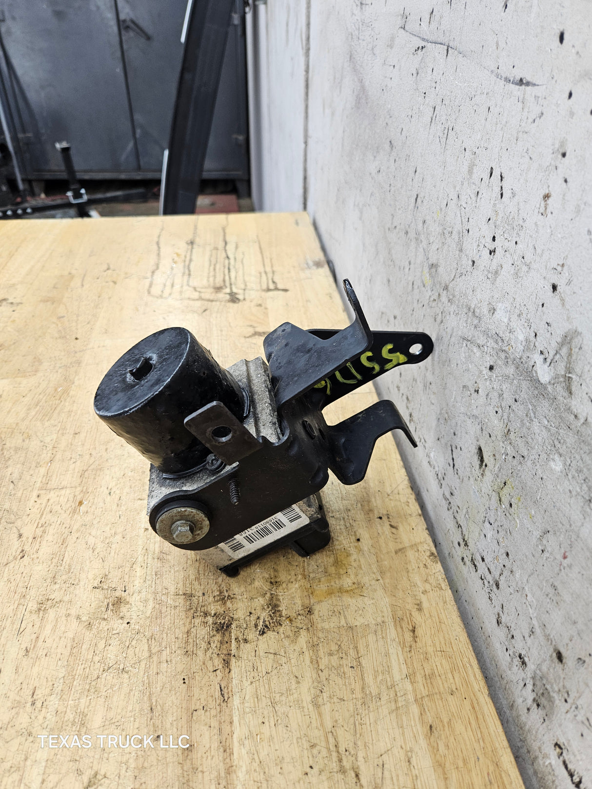 2008-2010 Ford Super Duty F250 F350 ABS Pump Module Control Assembly 7C34-2C346-AJ