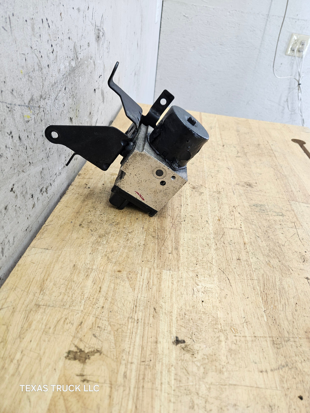 2008-2010 Ford Super Duty F250 F350 ABS Pump Module Control Assembly 7C34-2C346-AJ