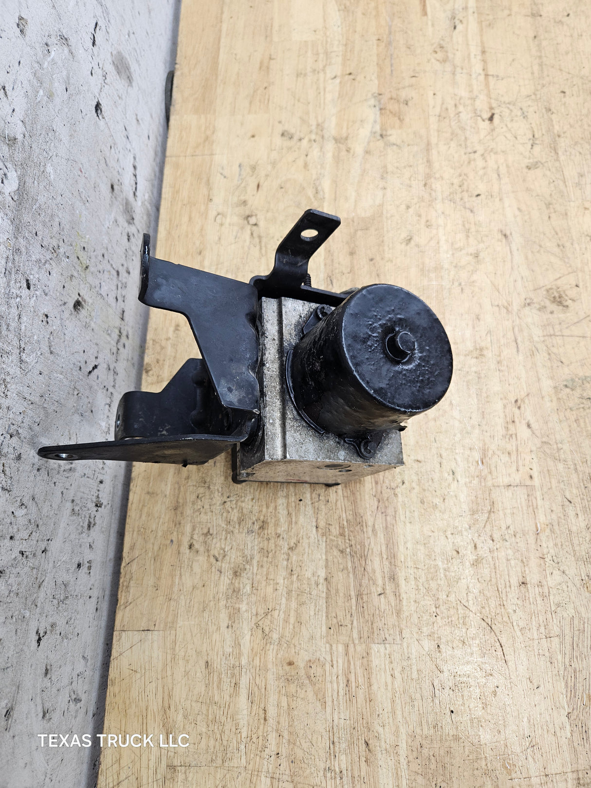 2008-2010 Ford Super Duty F250 F350 ABS Pump Module Control Assembly 7C34-2C346-AJ