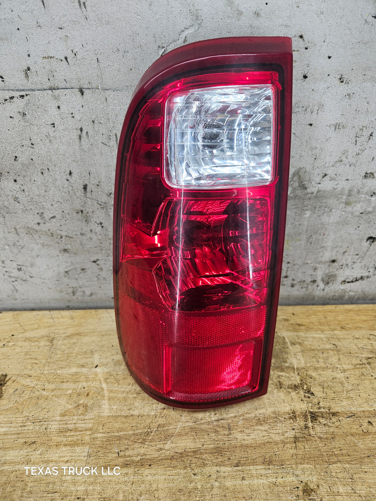 2008-2016 Ford Super Duty F250 F350 F450 F550 LH Driver Side Tail Light 7C34-13B505-A
