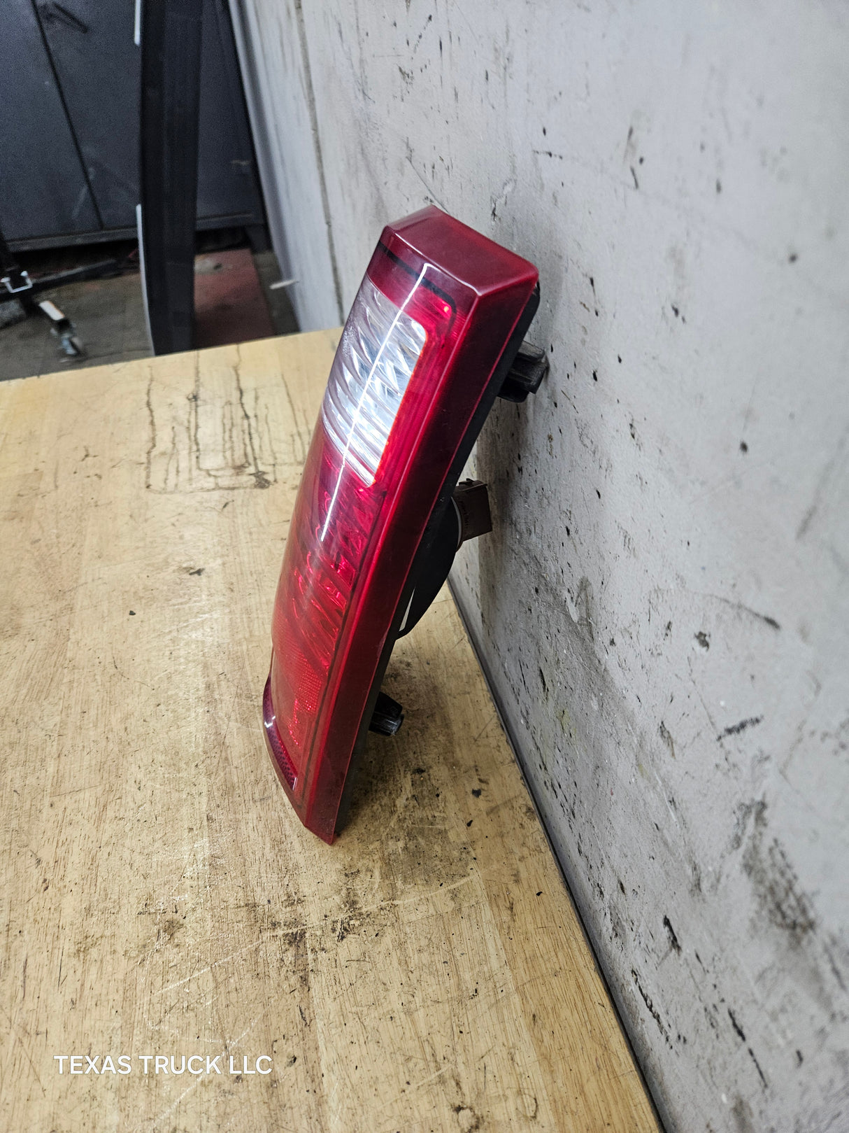 2008-2016 Ford Super Duty F250 F350 F450 F550 LH Driver Side Tail Light 7C34-13B505-A