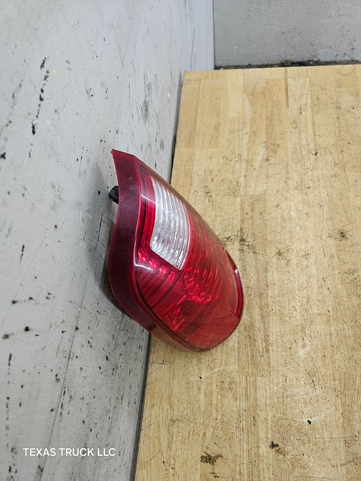 2008-2016 Ford Super Duty F250 F350 F450 F550 LH Driver Side Tail Light 7C34-13B505-A