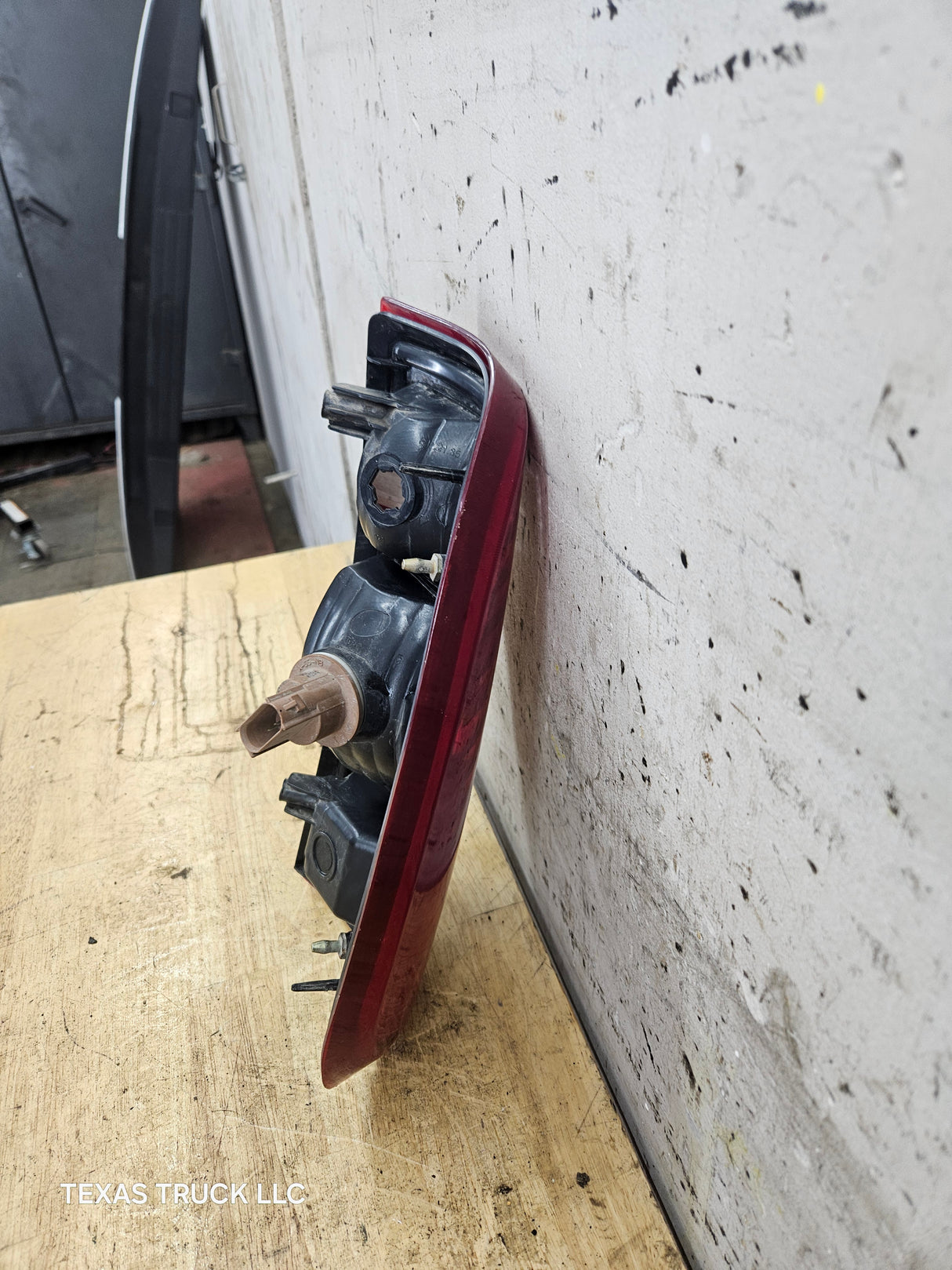 2008-2016 Ford Super Duty F250 F350 F450 F550 LH Driver Side Tail Light 7C34-13B505-A