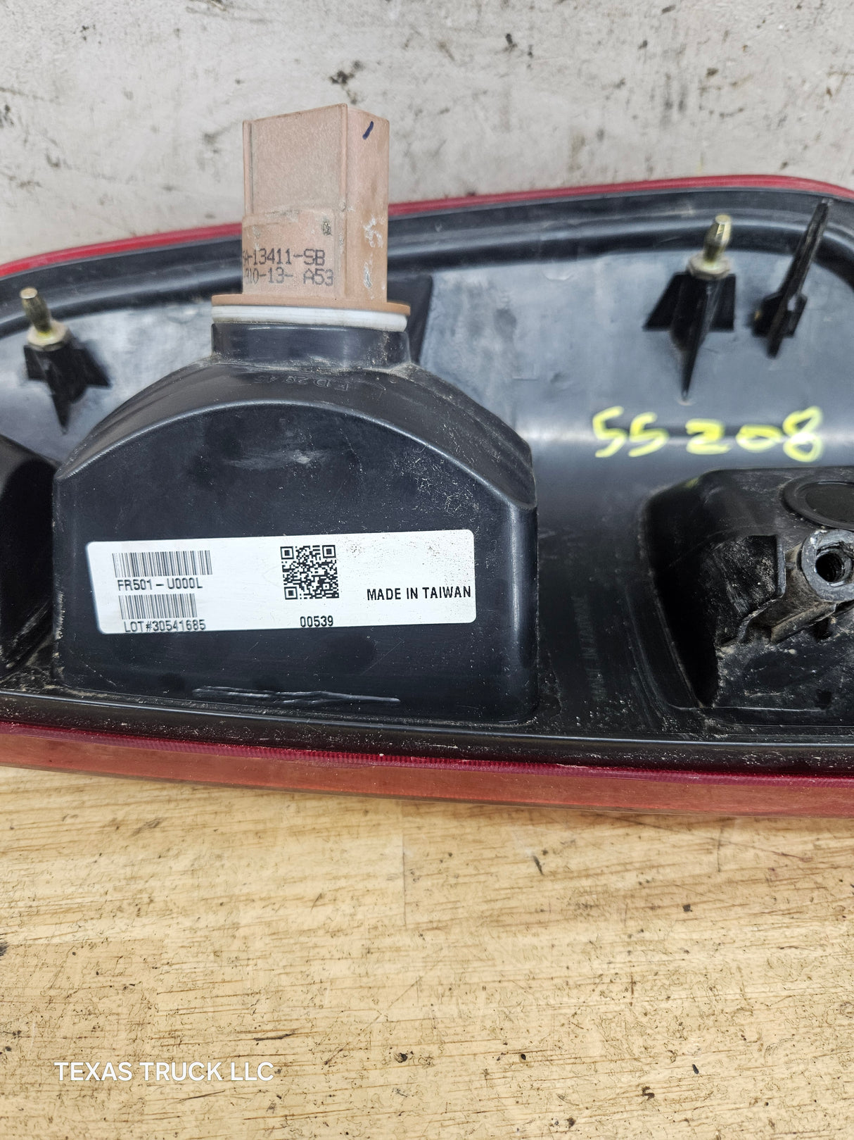 2008-2016 Ford Super Duty F250 F350 F450 F550 LH Driver Side Tail Light 7C34-13B505-A