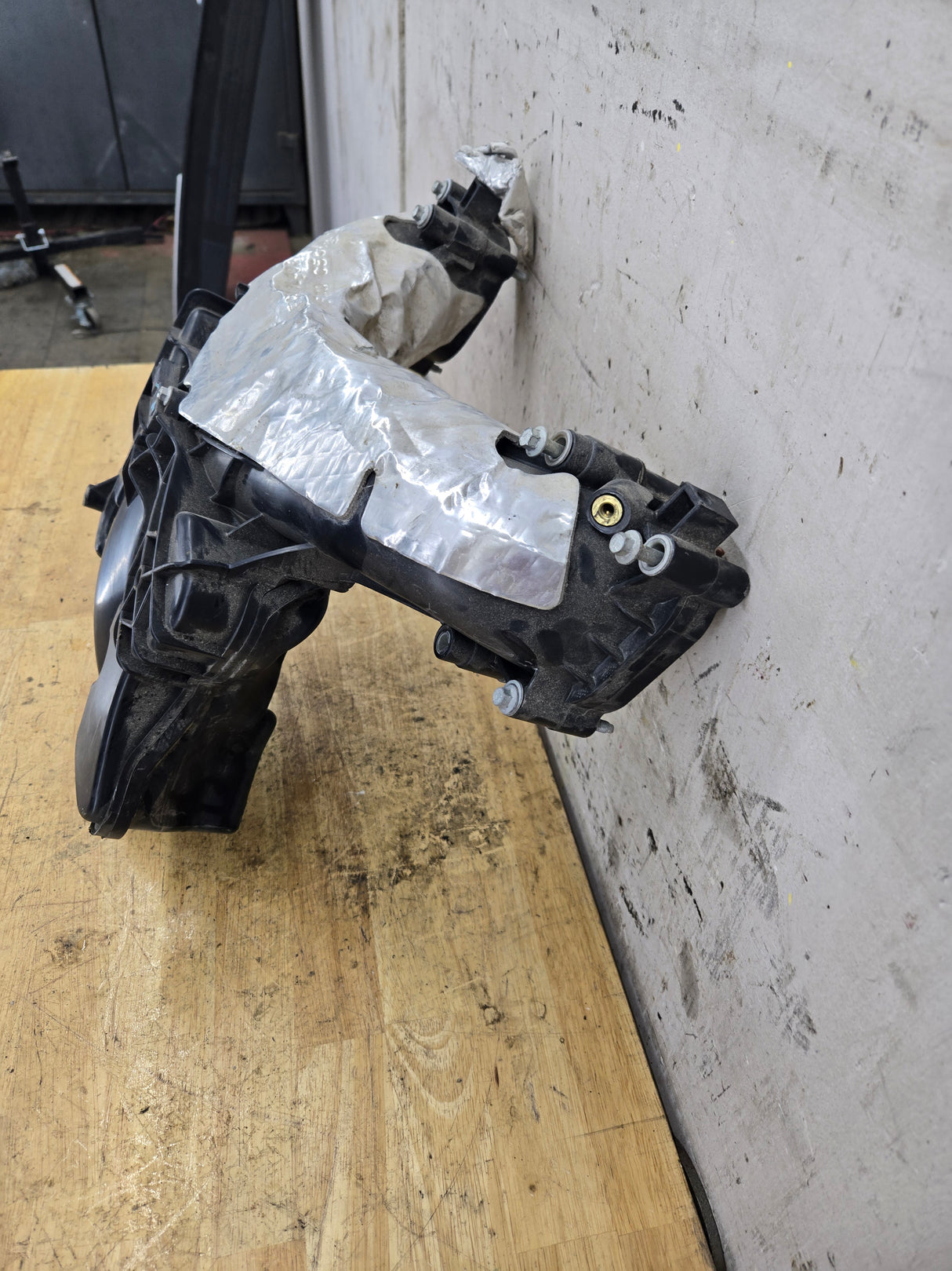 2011-2016 6.7L Power Stroke Upper Air Intake Manifold BC30-9424-BD OEM