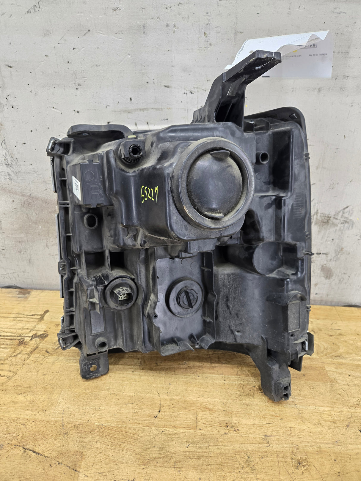 2016-2019 Chevrolet Silverado 1500 Passenger Side Right Hand Headlight Bucket Assembly 84181563