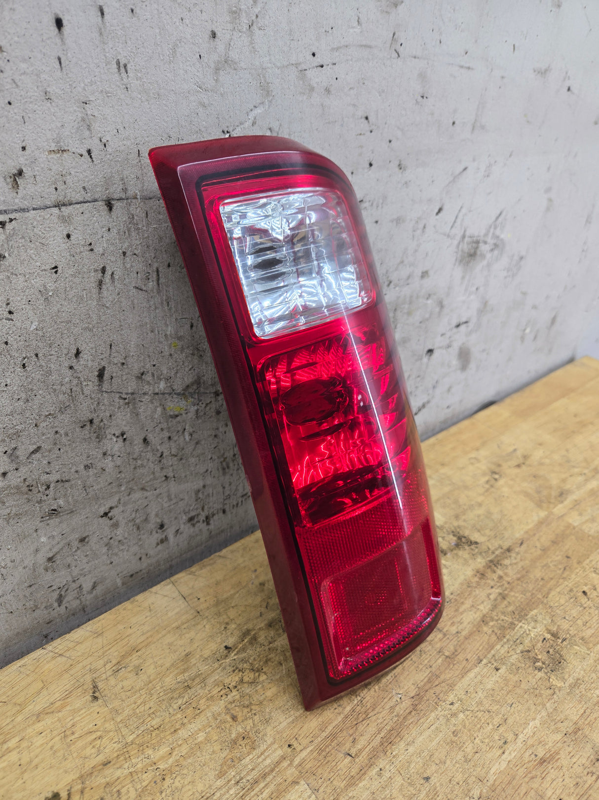 2008-2016 Ford Super Duty F250 F350 F450 F550 RH Passenger Side Tail Light 7C34-13B504-A