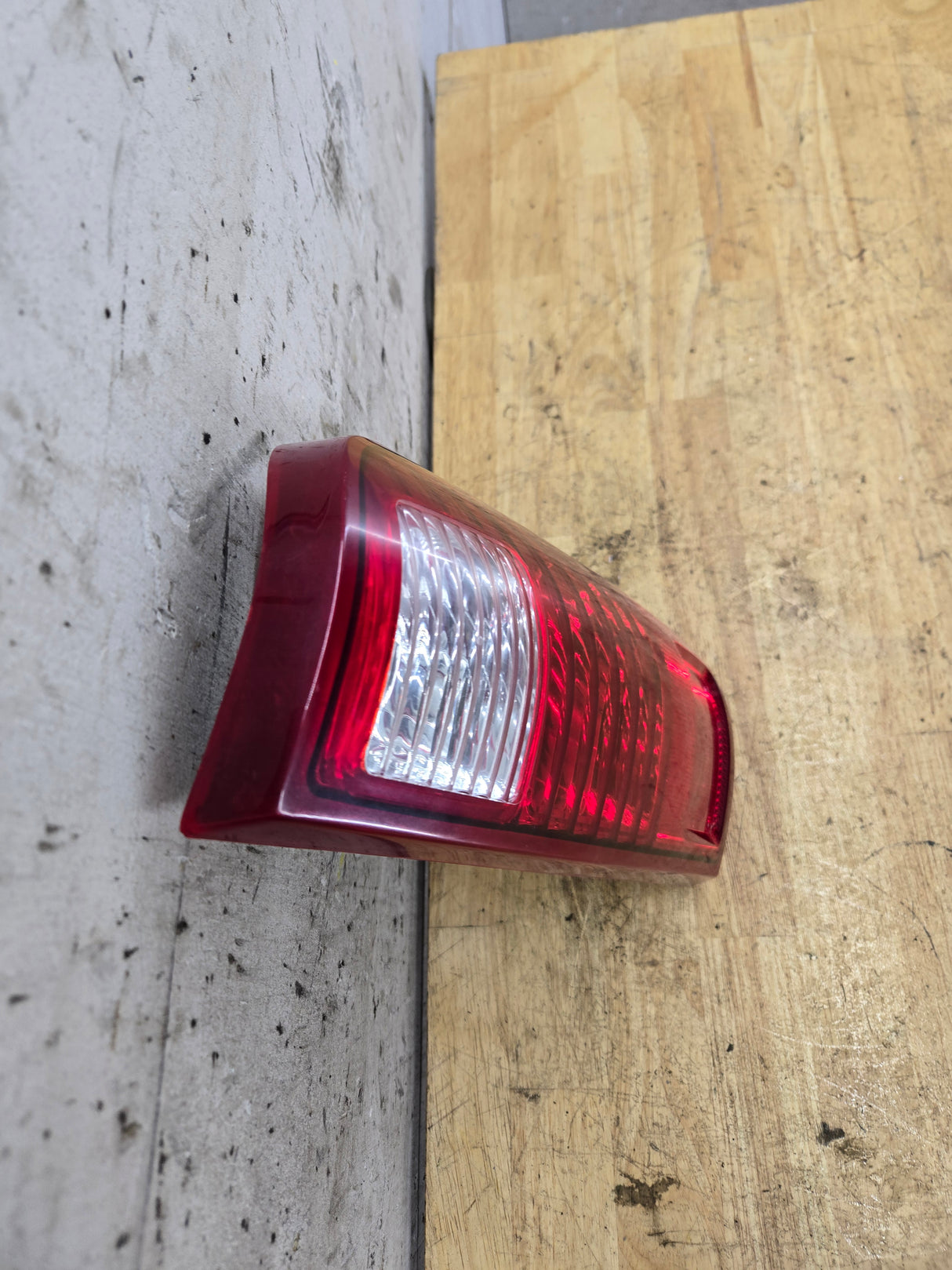 2008-2016 Ford Super Duty F250 F350 F450 F550 RH Passenger Side Tail Light 7C34-13B504-A