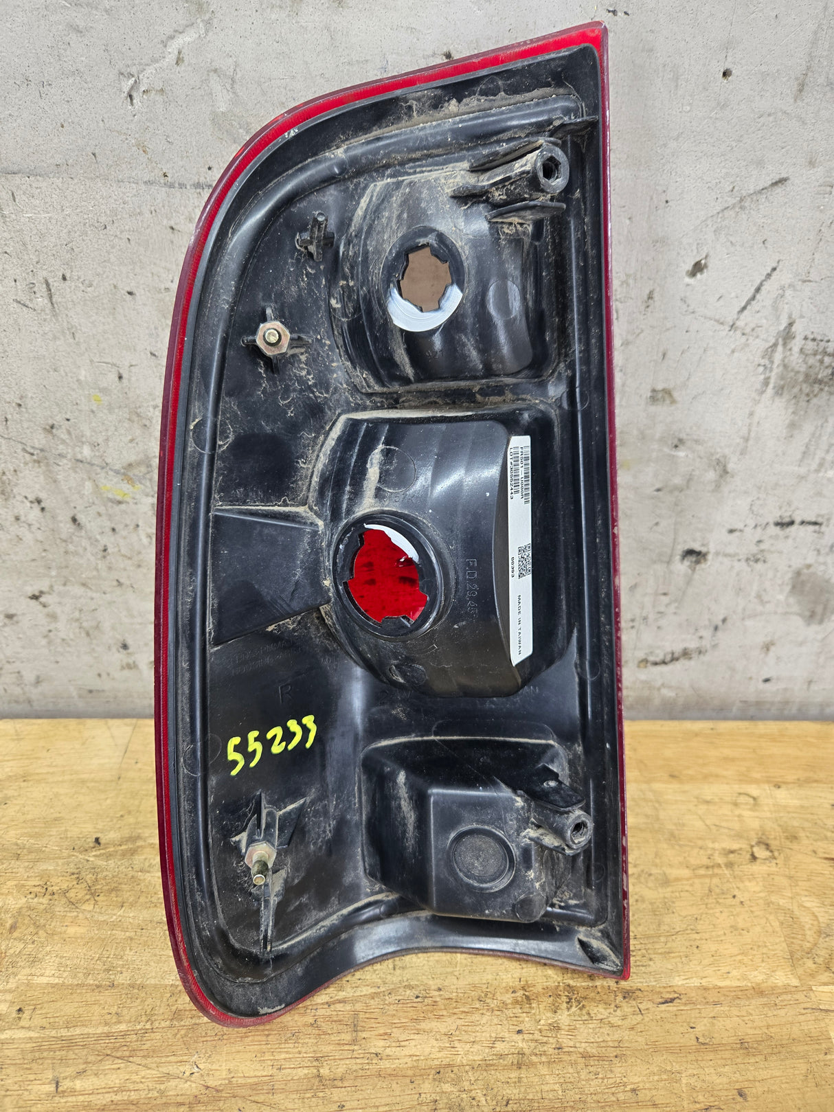 2008-2016 Ford Super Duty F250 F350 F450 F550 RH Passenger Side Tail Light 7C34-13B504-A