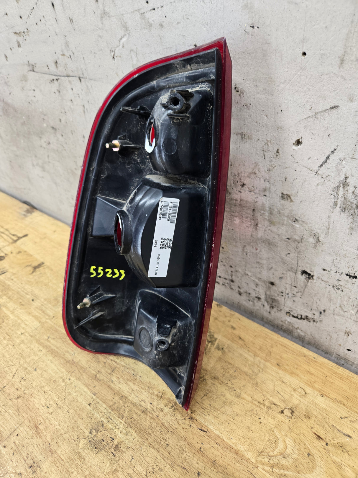 2008-2016 Ford Super Duty F250 F350 F450 F550 RH Passenger Side Tail Light 7C34-13B504-A