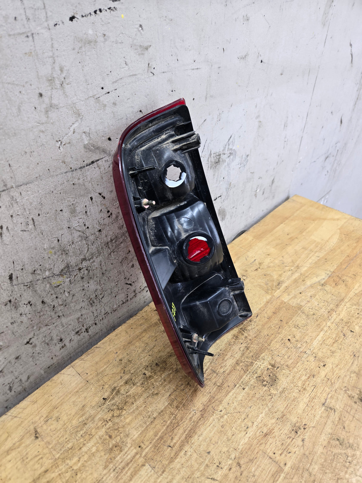 2008-2016 Ford Super Duty F250 F350 F450 F550 RH Passenger Side Tail Light 7C34-13B504-A