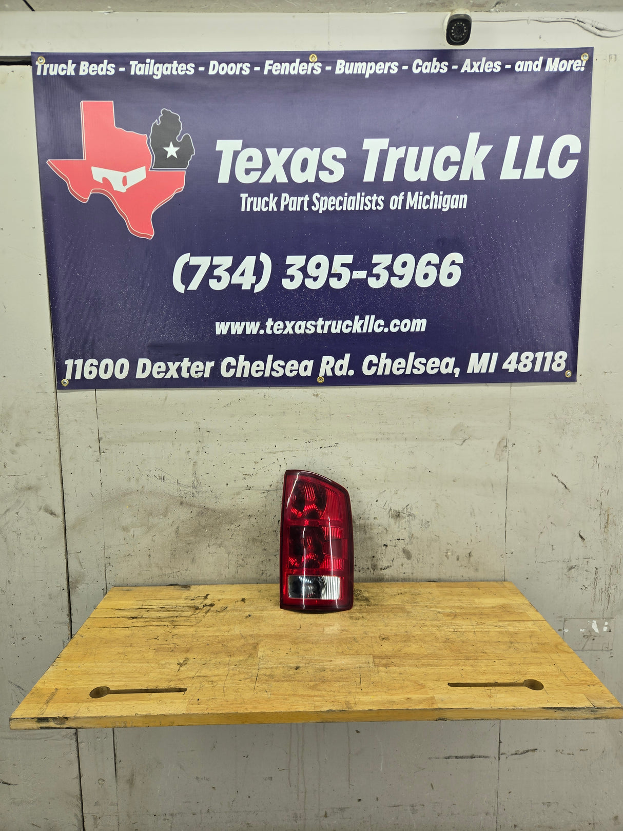 2002-2006 Dodge Ram 1500 2500 3500 RH Passenger Side Tail Light