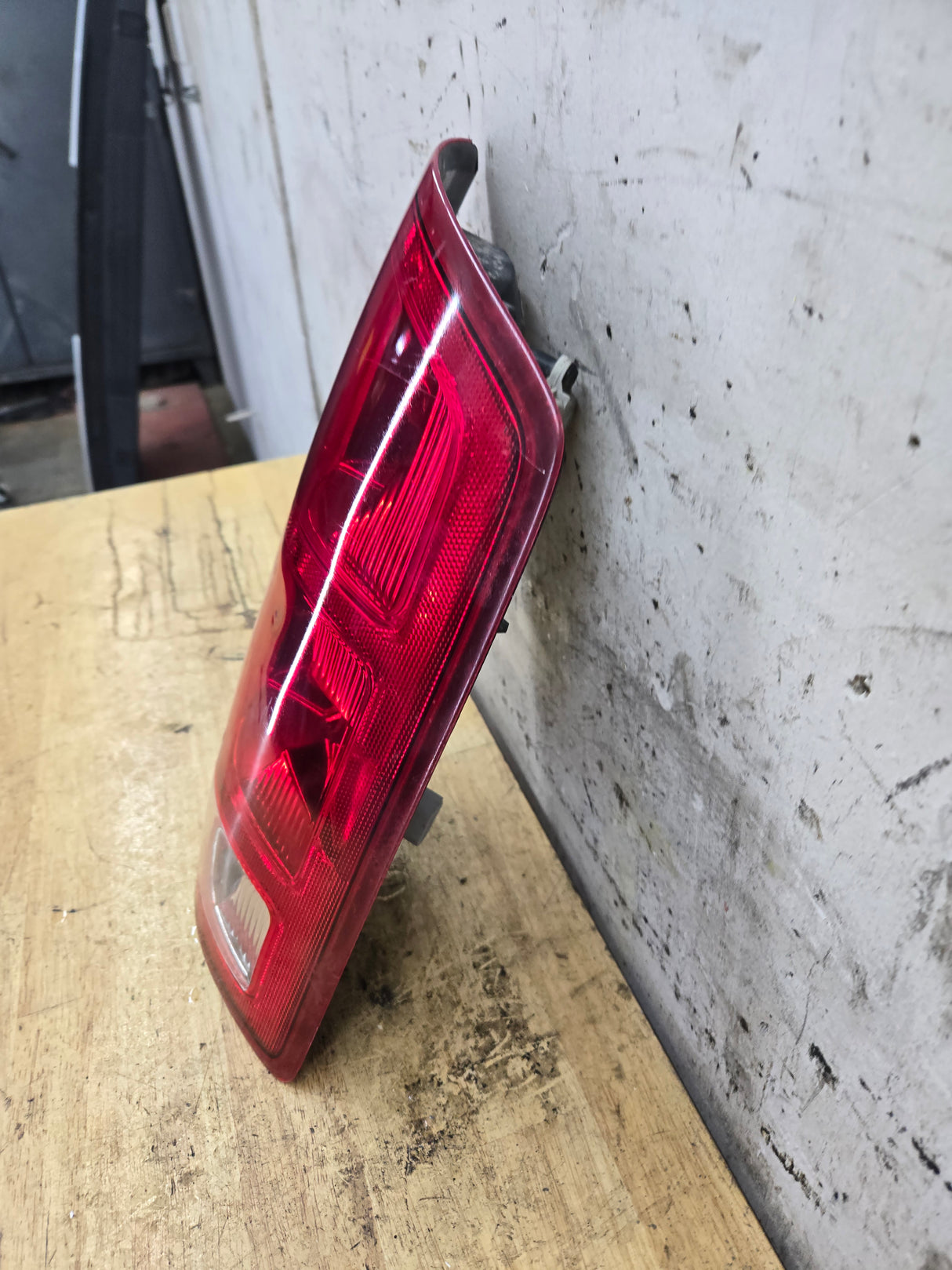 2002-2006 Dodge Ram 1500 2500 3500 RH Passenger Side Tail Light