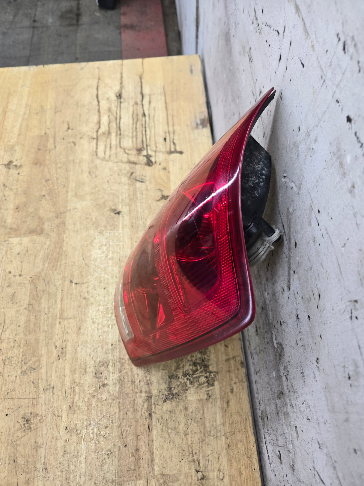 2002-2006 Dodge Ram 1500 2500 3500 RH Passenger Side Tail Light