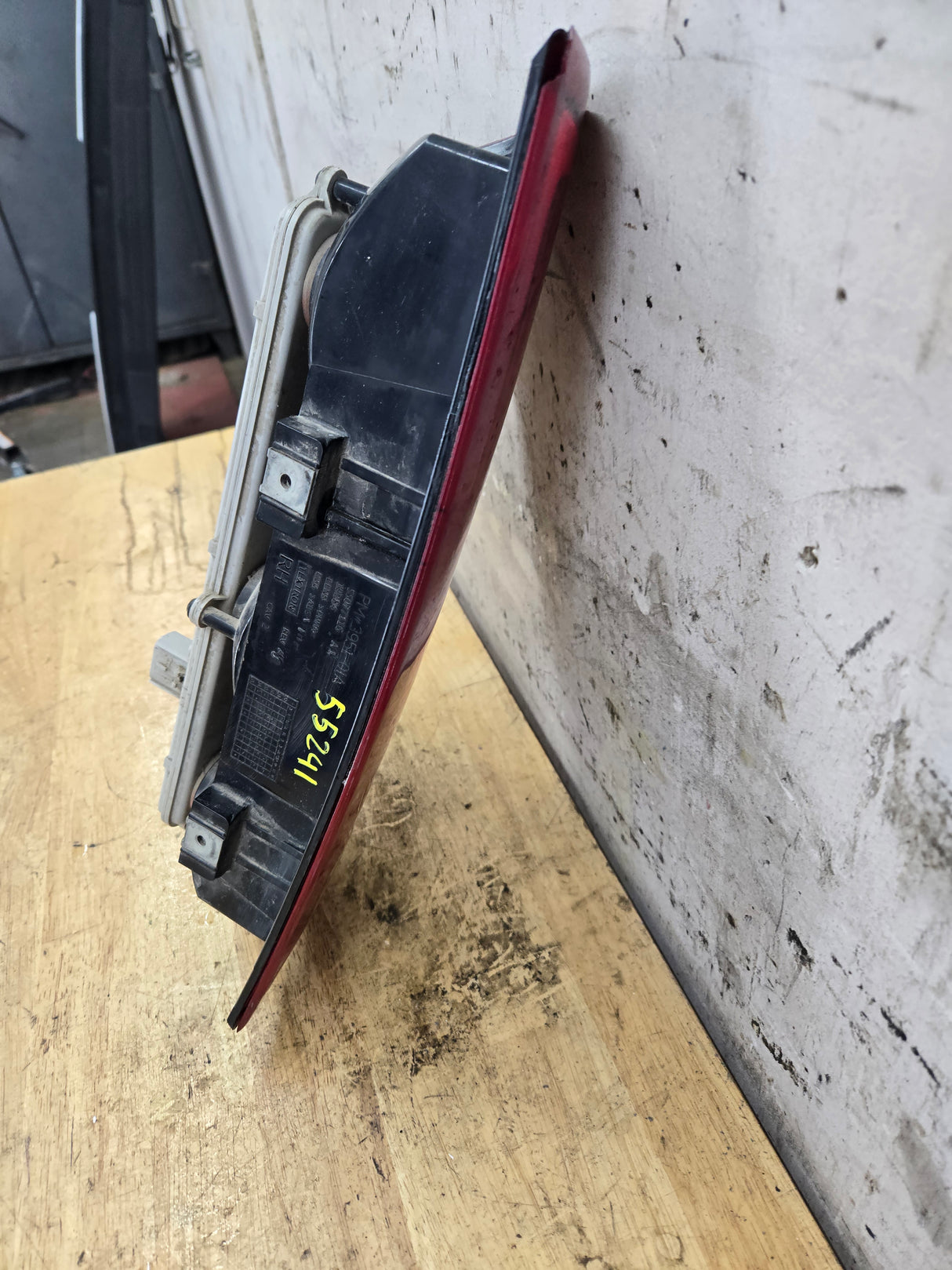 2002-2006 Dodge Ram 1500 2500 3500 RH Passenger Side Tail Light