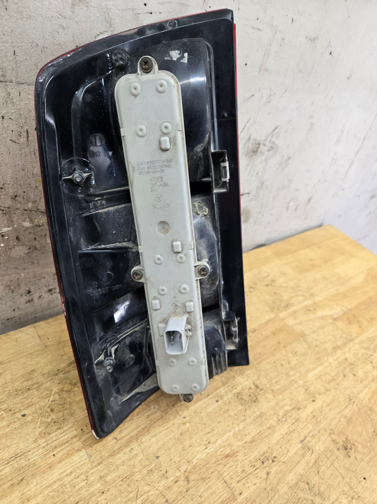 2002-2006 Dodge Ram 1500 2500 3500 RH Passenger Side Tail Light