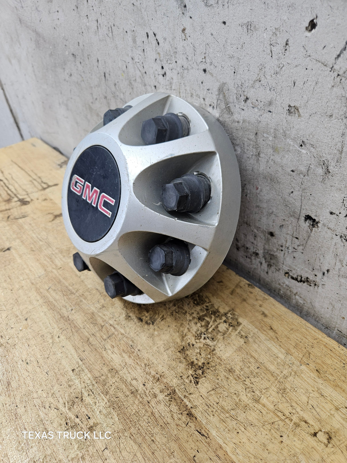 2008-2010 GMC Sierra 2500HD 3500 Single Rear Wheel Center Hub Cap 8 Lug Cover 9597357
