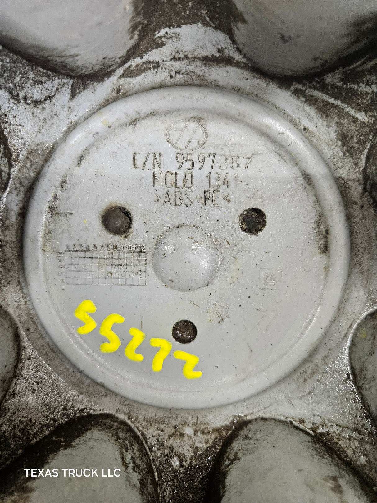 2008-2010 GMC Sierra 2500HD 3500 Single Rear Wheel Center Hub Cap 8 Lug Cover 9597357