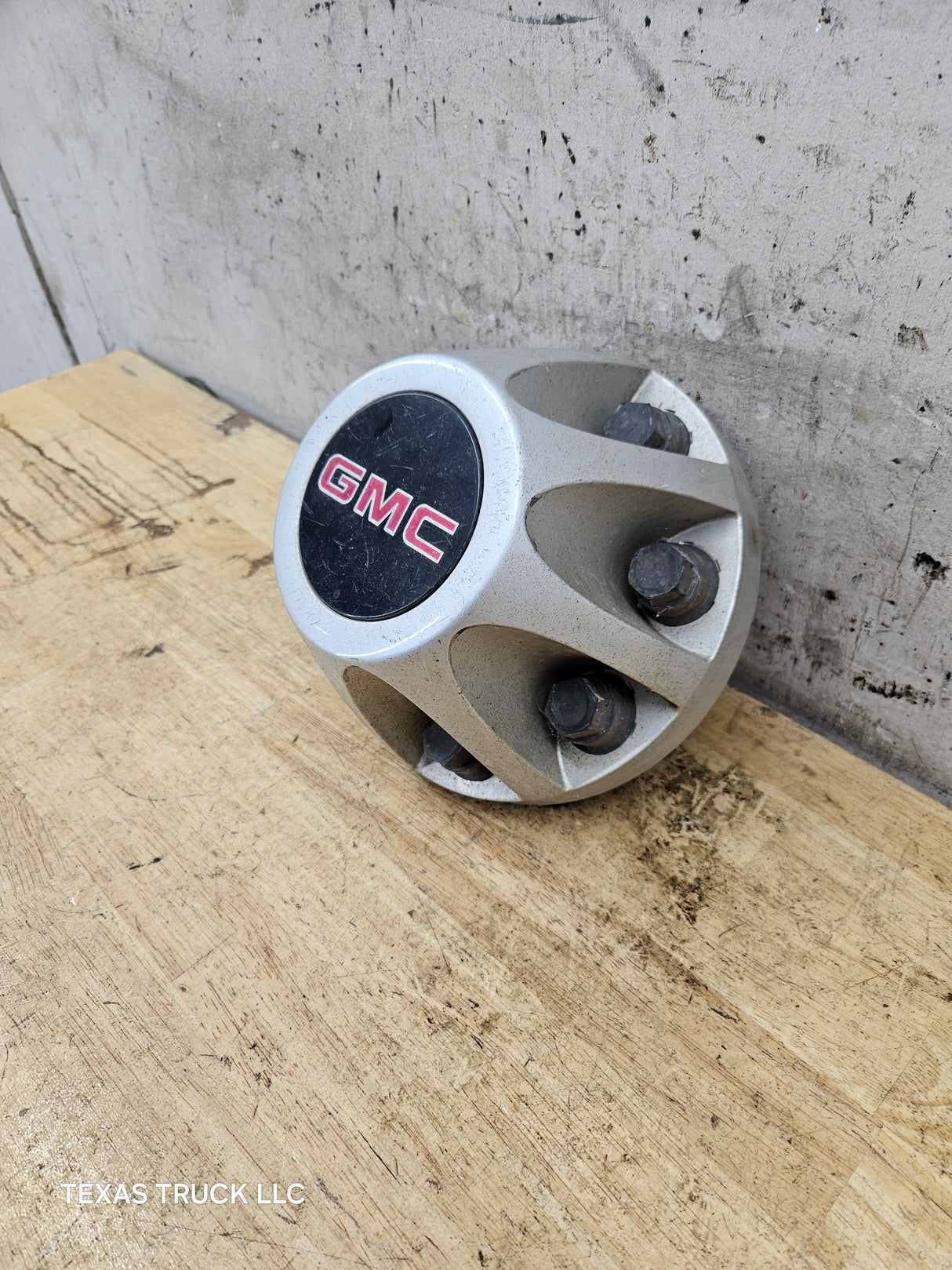 2008-2010 GMC Sierra 3500 Dually Rear Wheel Center Hub Cap Lug Cover 9597536