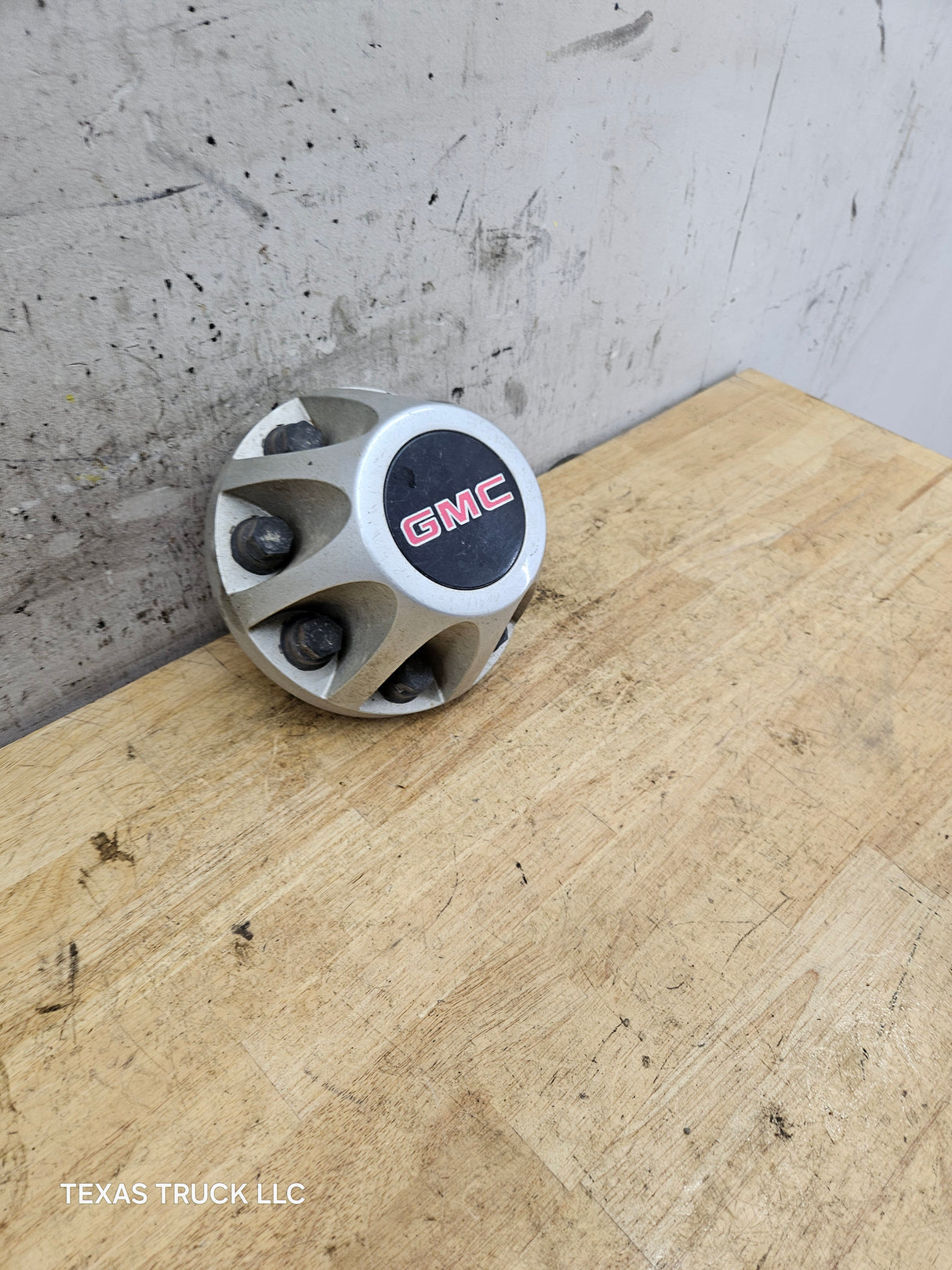 2008-2010 GMC Sierra 3500 Dually Rear Wheel Center Hub Cap Lug Cover 9597536