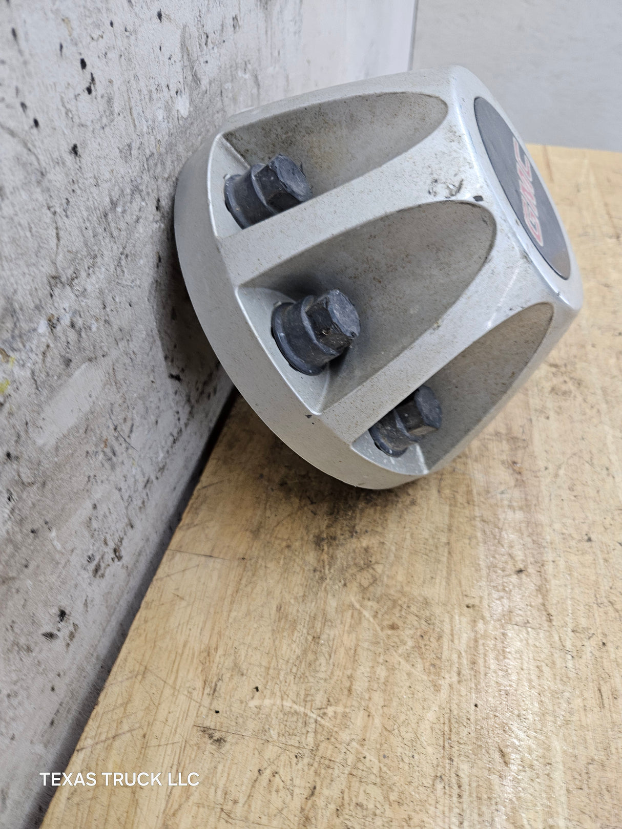 2008-2010 GMC Sierra 3500 Dually Rear Wheel Center Hub Cap Lug Cover 9597536