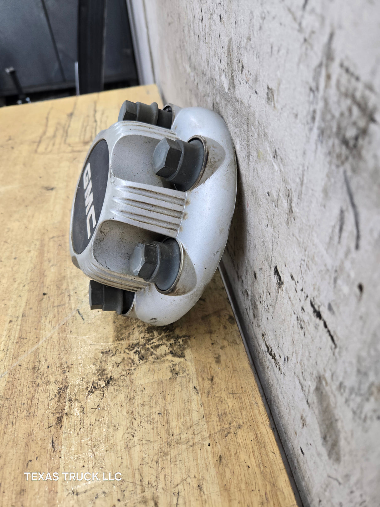 1999-2014 OEM GMC Sierra Denali Savanna Suburban Wheel Center Hub Cap Lug Cover 9596667