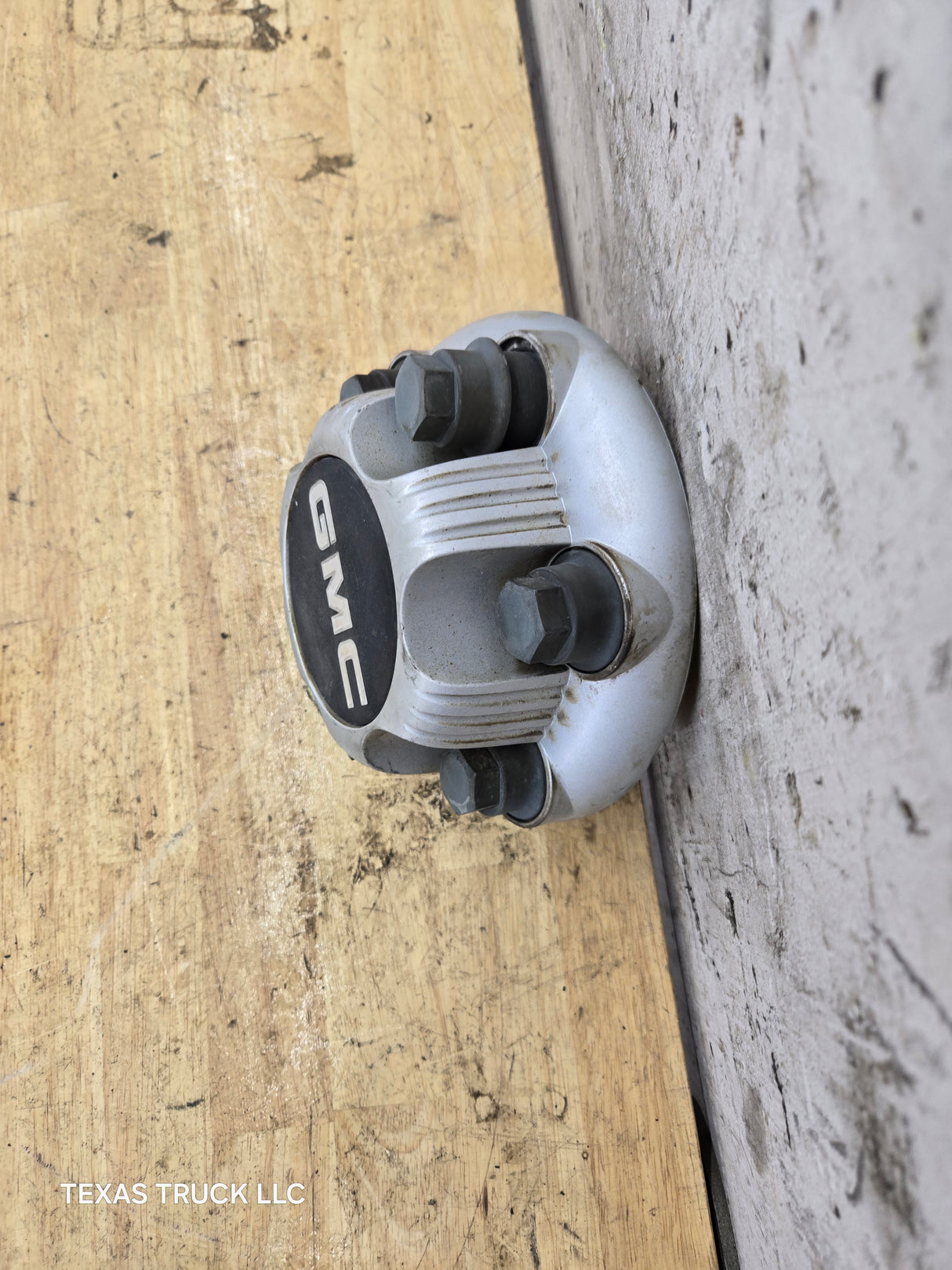 1999-2014 OEM GMC Sierra Denali Savanna Suburban Wheel Center Hub Cap Lug Cover 9596667