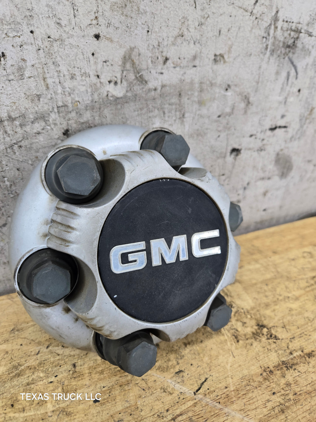 1999-2014 OEM GMC Sierra Denali Savanna Suburban Wheel Center Hub Cap Lug Cover 9596667