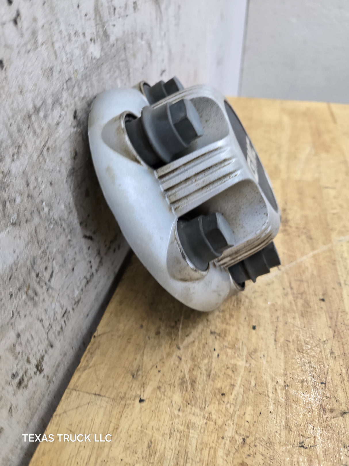 1999-2014 OEM GMC Sierra Denali Savanna Suburban Wheel Center Hub Cap Lug Cover 9596667