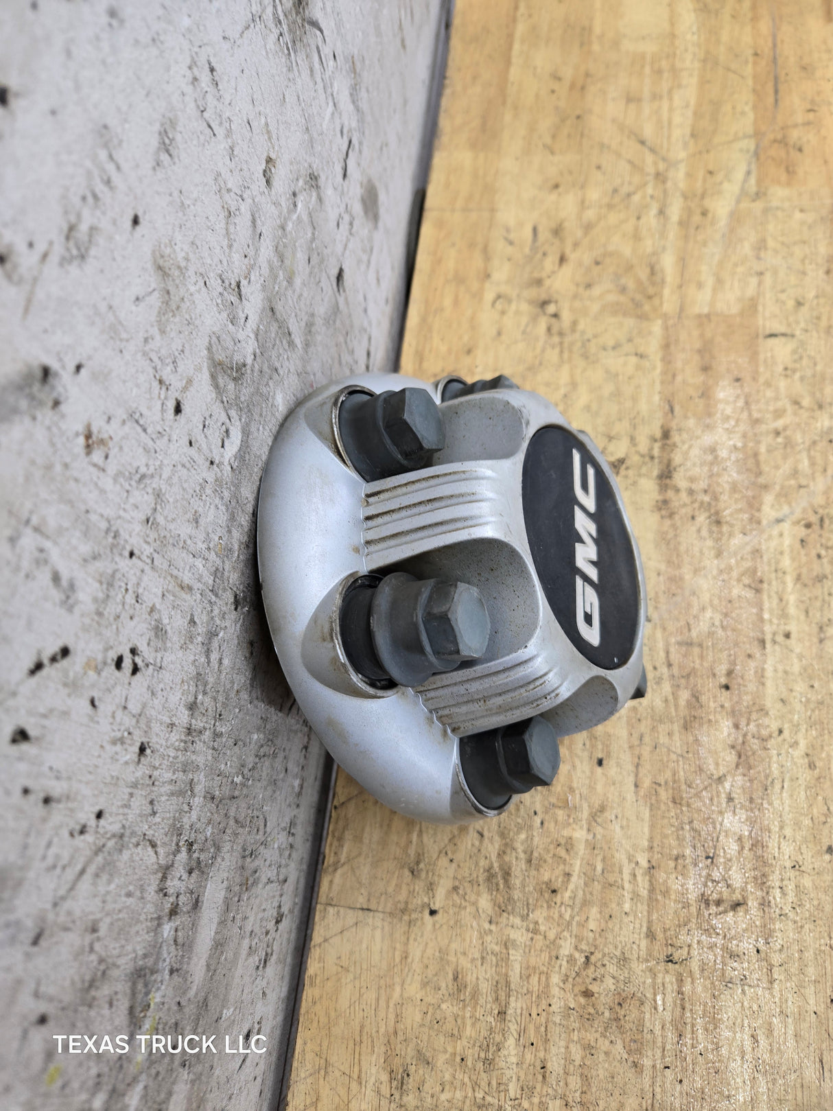 1999-2014 OEM GMC Sierra Denali Savanna Suburban Wheel Center Hub Cap Lug Cover 9596667