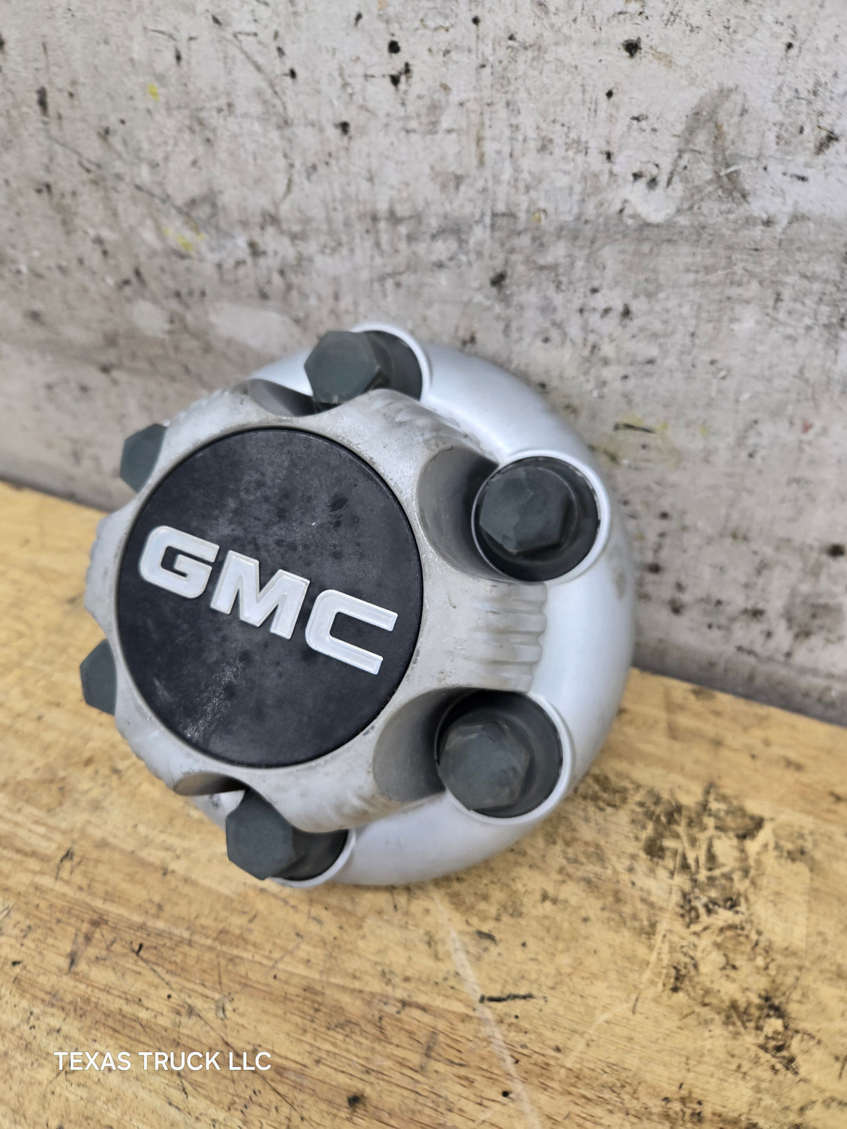 1999-2014 OEM GMC Sierra Denali Savanna Suburban Wheel Center Hub Cap Lug Cover 9596667