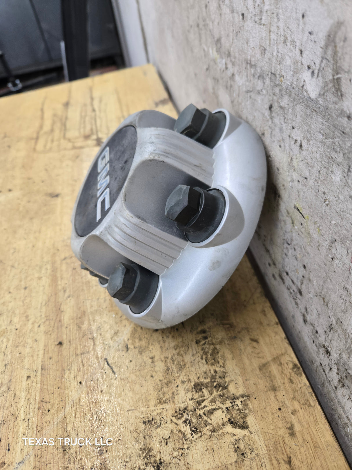 1999-2014 OEM GMC Sierra Denali Savanna Suburban Wheel Center Hub Cap Lug Cover 9596667