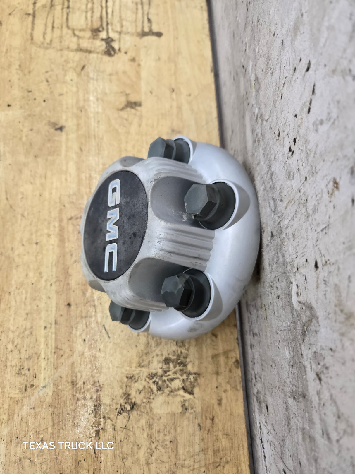 1999-2014 OEM GMC Sierra Denali Savanna Suburban Wheel Center Hub Cap Lug Cover 9596667