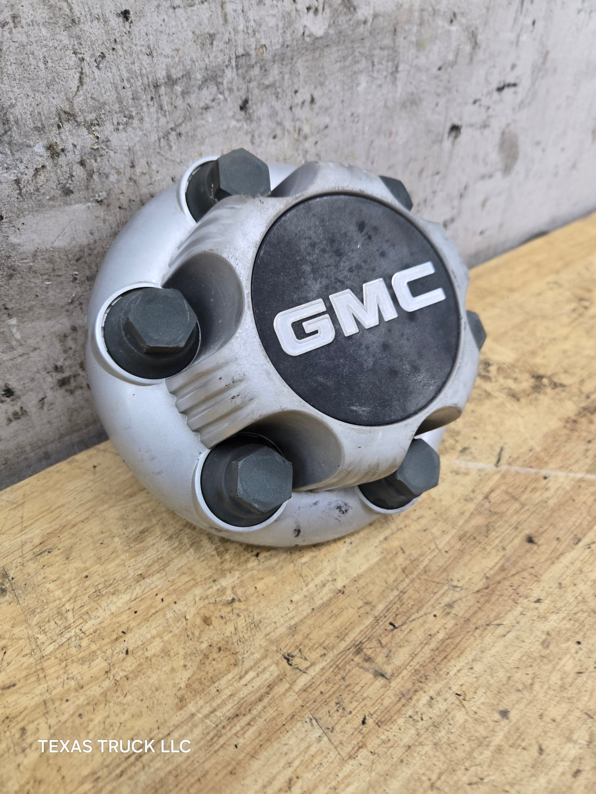 1999-2014 OEM GMC Sierra Denali Savanna Suburban Wheel Center Hub Cap Lug Cover 9596667