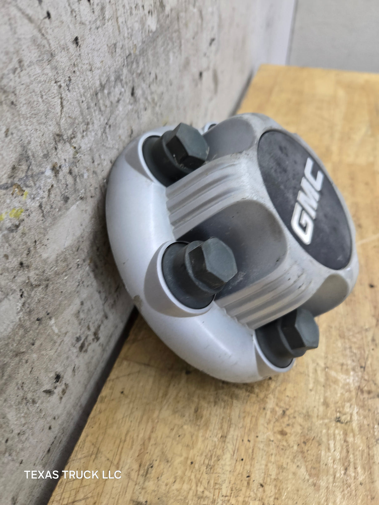 1999-2014 OEM GMC Sierra Denali Savanna Suburban Wheel Center Hub Cap Lug Cover 9596667