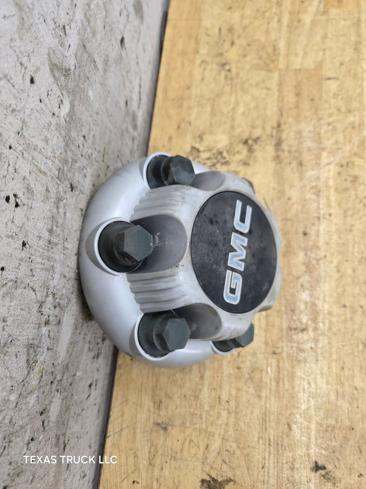 1999-2014 OEM GMC Sierra Denali Savanna Suburban Wheel Center Hub Cap Lug Cover 9596667