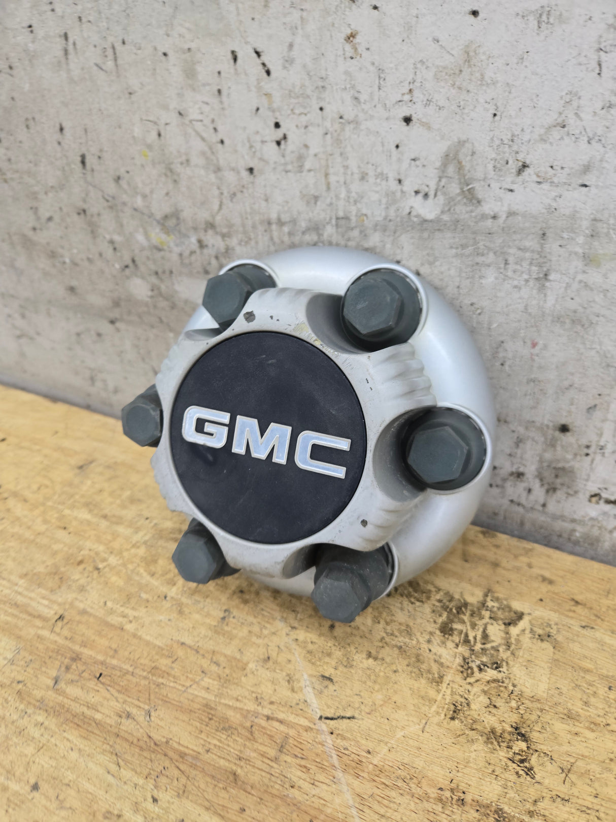 1999-2014 OEM GMC Sierra Denali Savanna Suburban Wheel Center Hub Cap Lug Cover 9596667