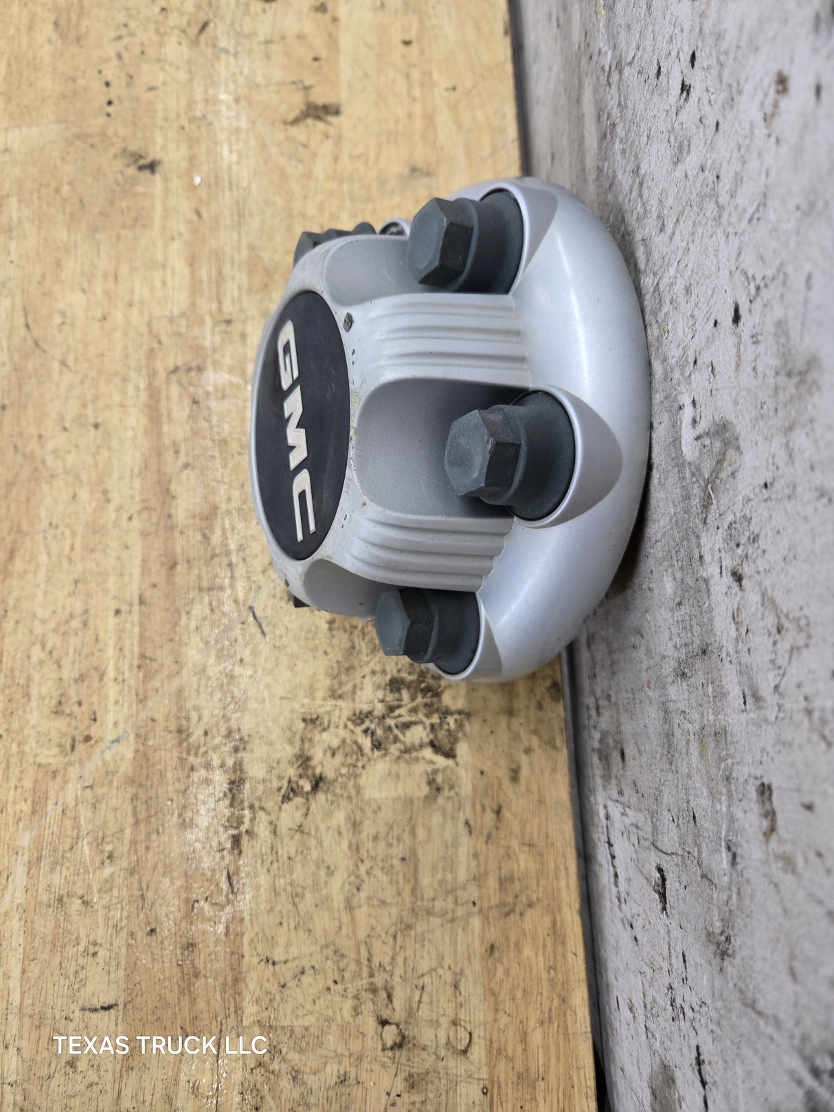 1999-2014 OEM GMC Sierra Denali Savanna Suburban Wheel Center Hub Cap Lug Cover 9596667