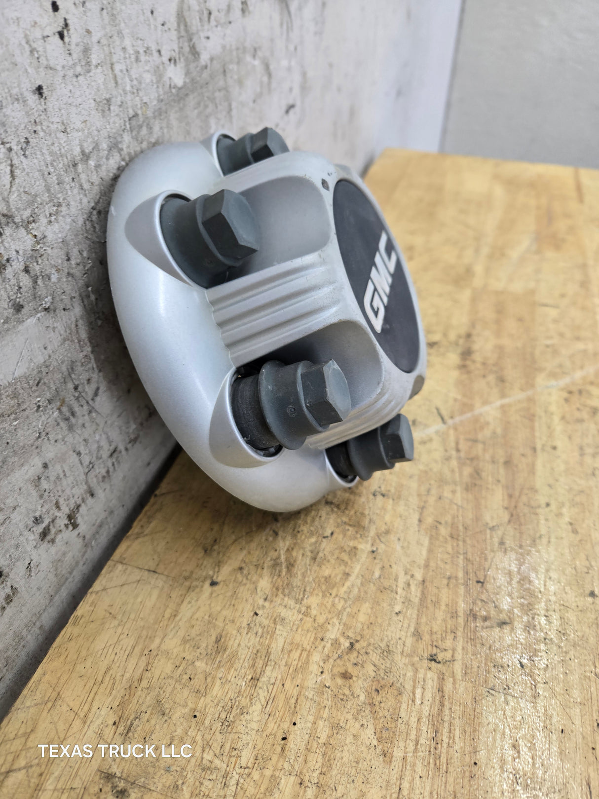 1999-2014 OEM GMC Sierra Denali Savanna Suburban Wheel Center Hub Cap Lug Cover 9596667