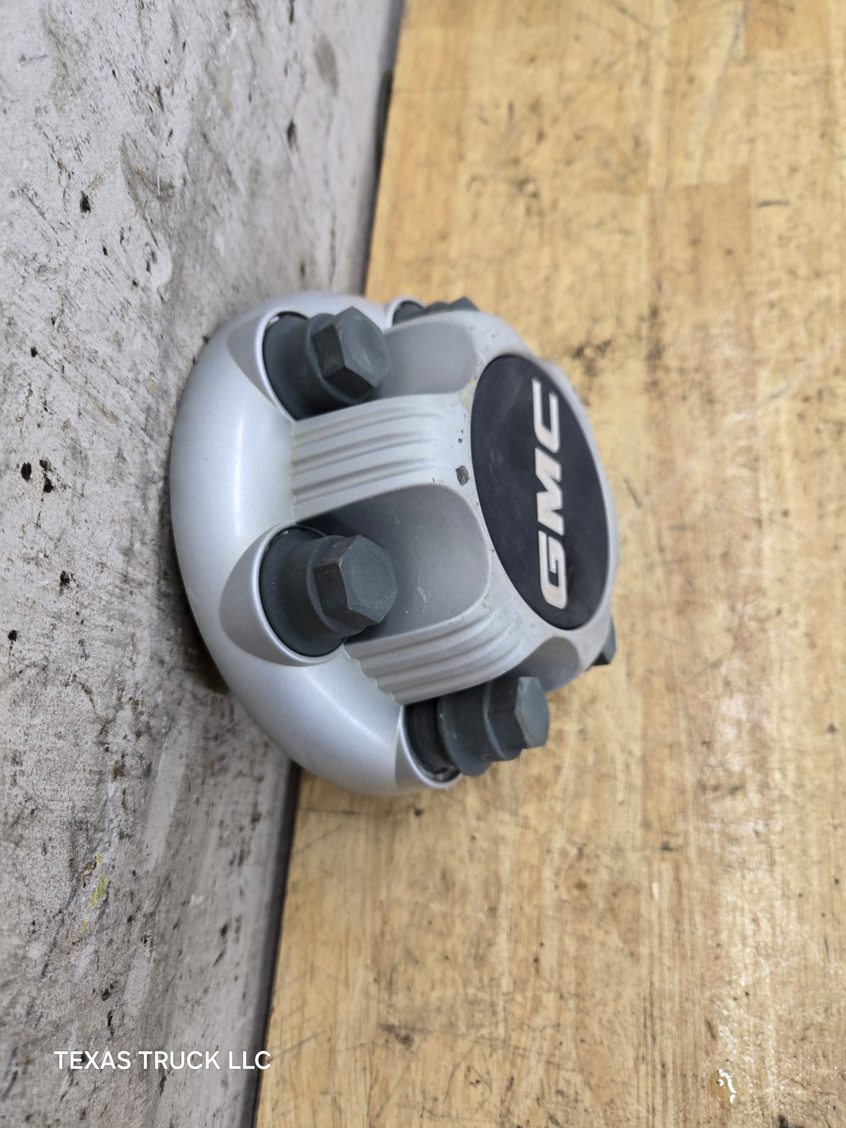 1999-2014 OEM GMC Sierra Denali Savanna Suburban Wheel Center Hub Cap Lug Cover 9596667