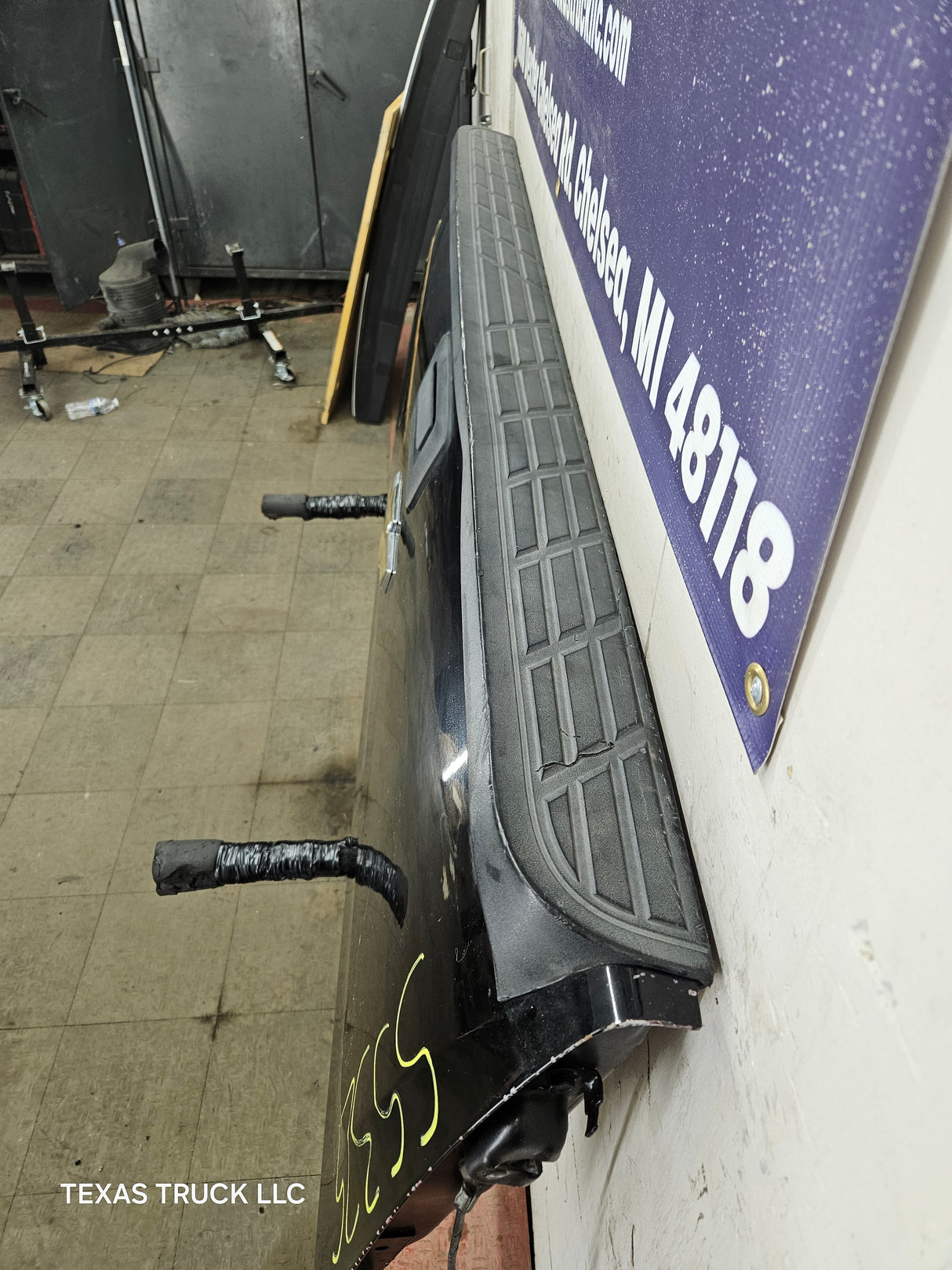 2007-2013 Chevrolet Silverado / GMC Sierra 1500 2500 3500 HD Tailgate