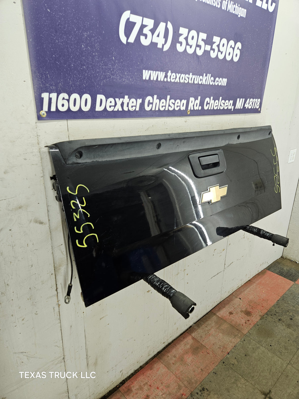 2007-2013 Chevrolet Silverado / GMC Sierra 1500 2500 3500 HD Tailgate