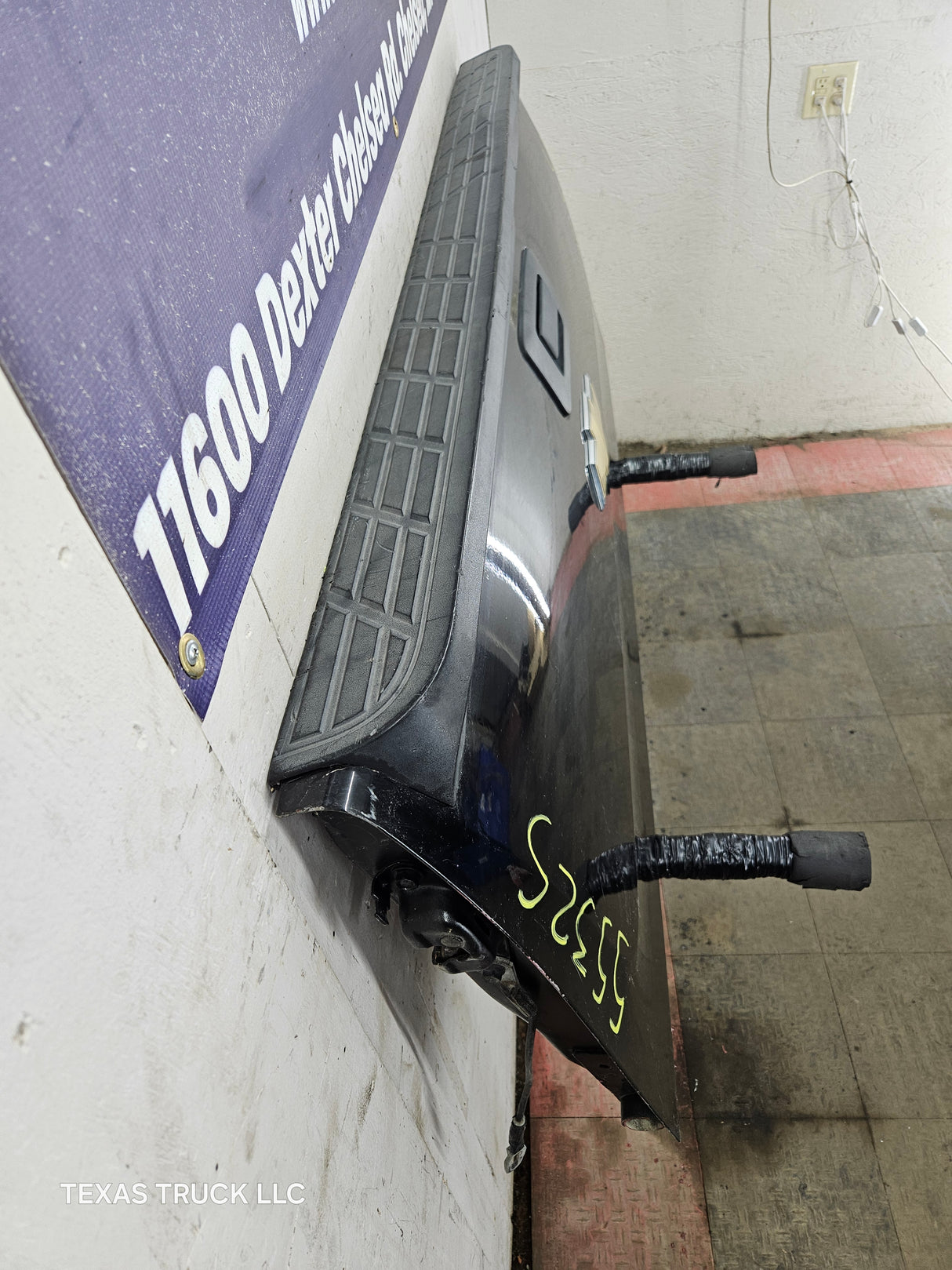 2007-2013 Chevrolet Silverado / GMC Sierra 1500 2500 3500 HD Tailgate