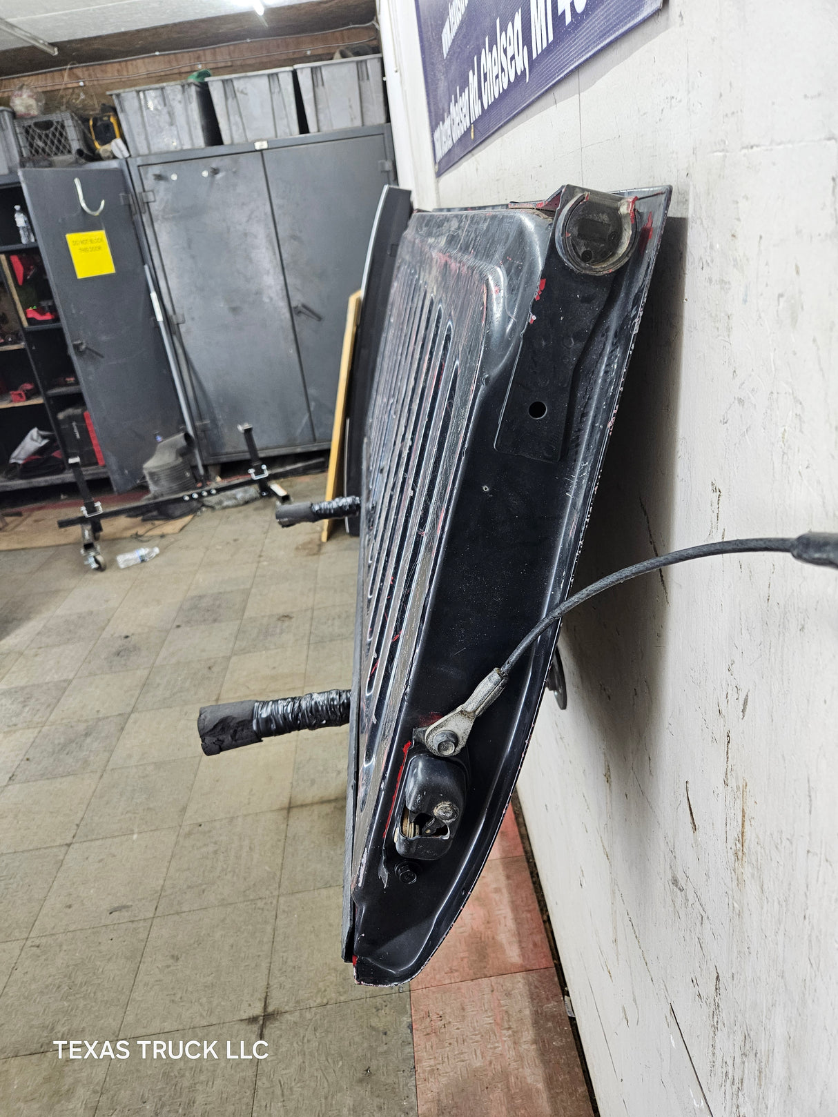 2007-2013 Chevrolet Silverado / GMC Sierra 1500 2500 3500 HD Tailgate