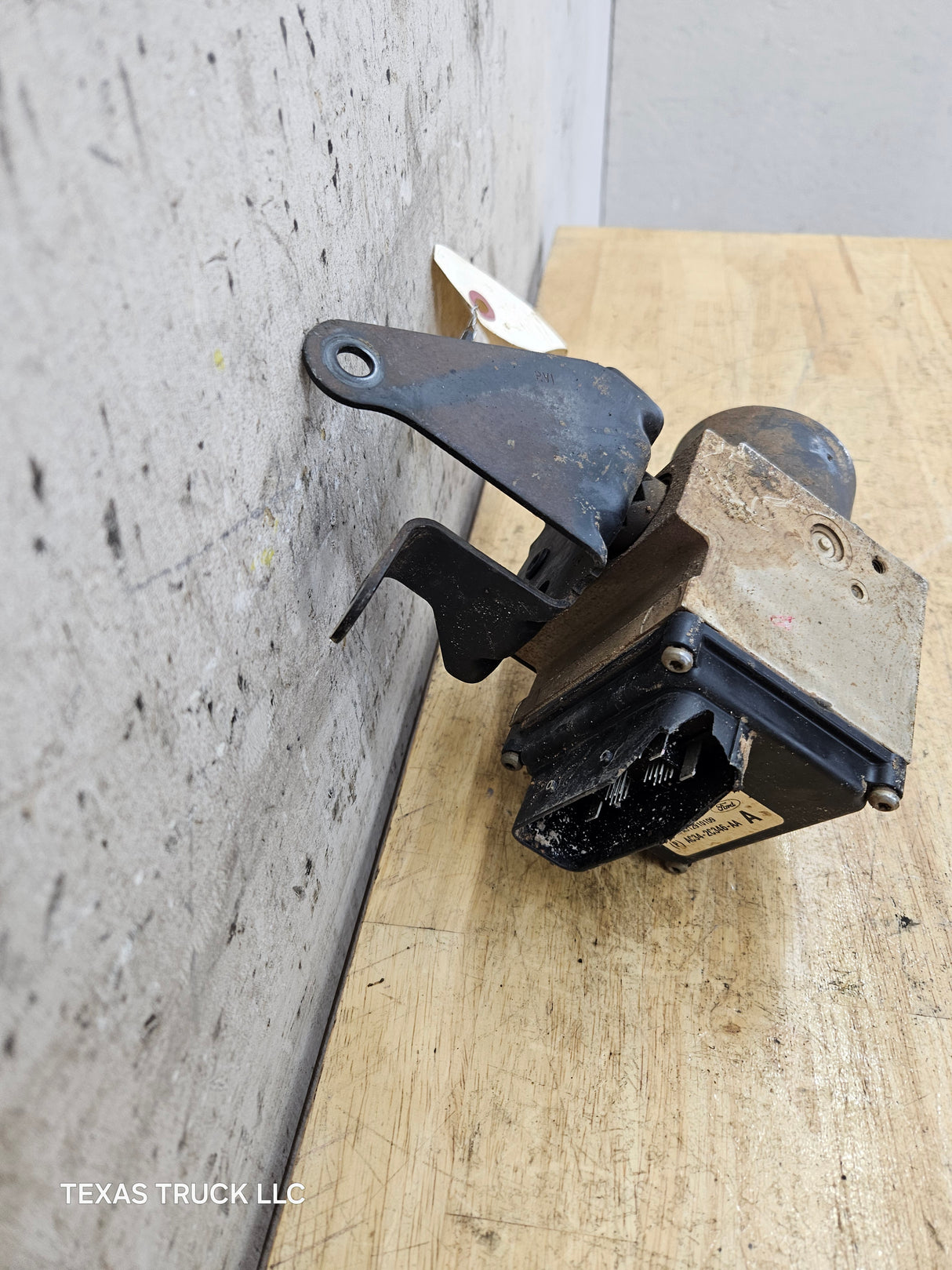 2008-2010 Ford Super Duty F250 F350 ABS Pump Module Control Assembly AC34-2C346-AA