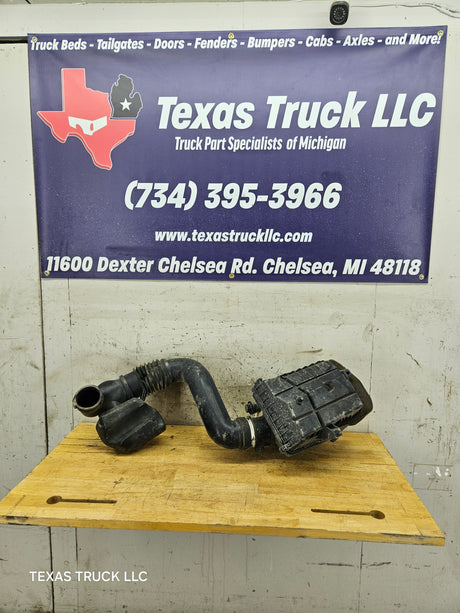 2008 Chevrolet Silverado / GMC Sierra 1500 4.3L Engine Air Intake Box Cleaner