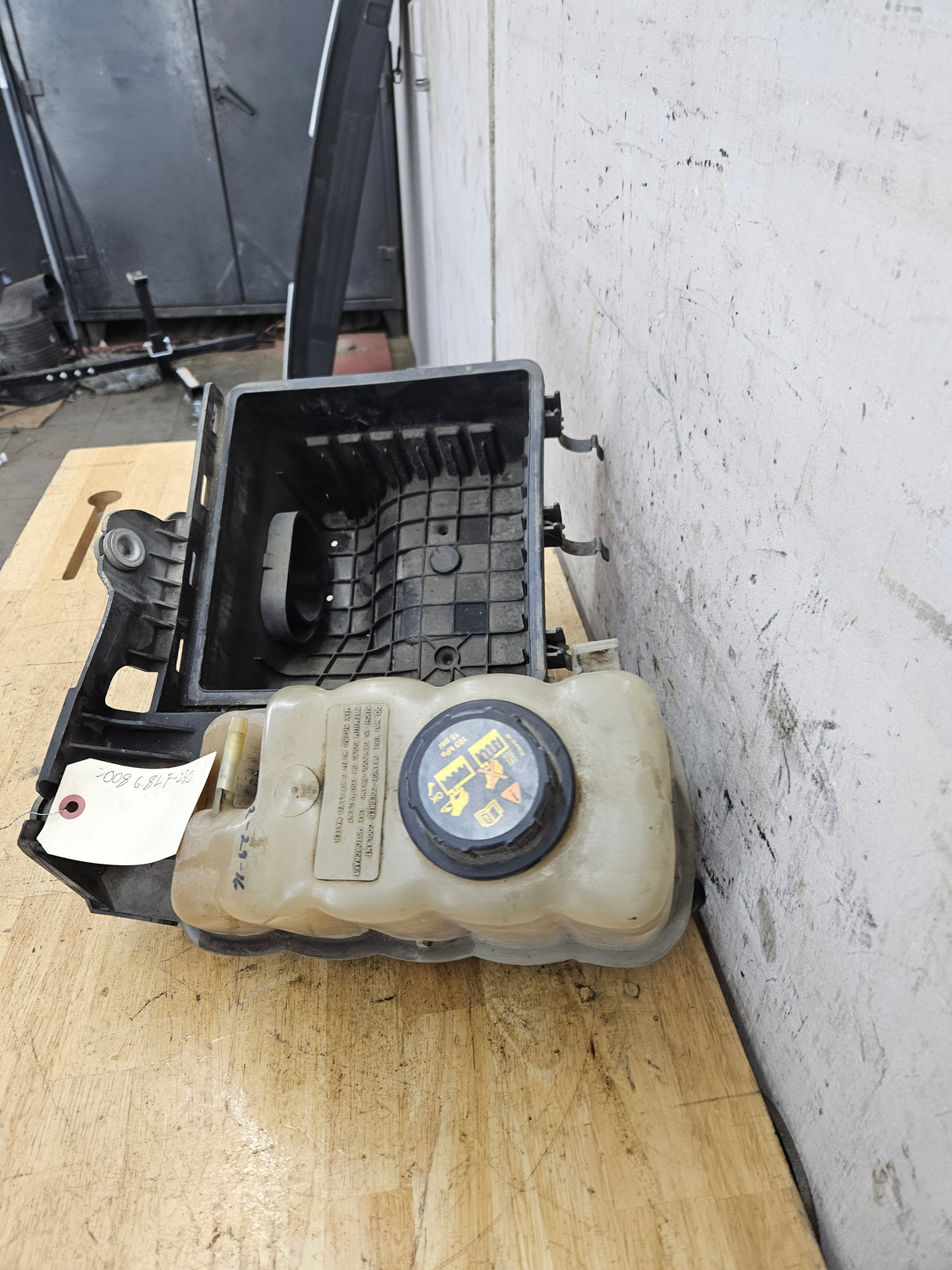 2008-2010 Ford Super Duty 6.8L Engine Coolant Reservoir Tray F250 F350 F450 F550