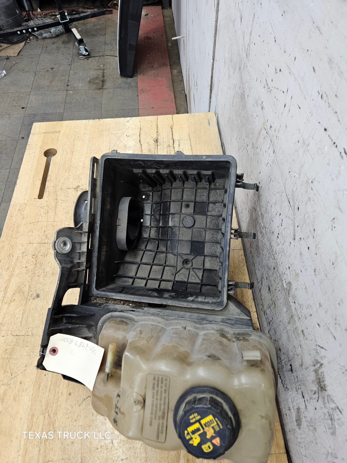 2008-2010 Ford Super Duty 6.8L Engine Coolant Reservoir Tray F250 F350 F450 F550