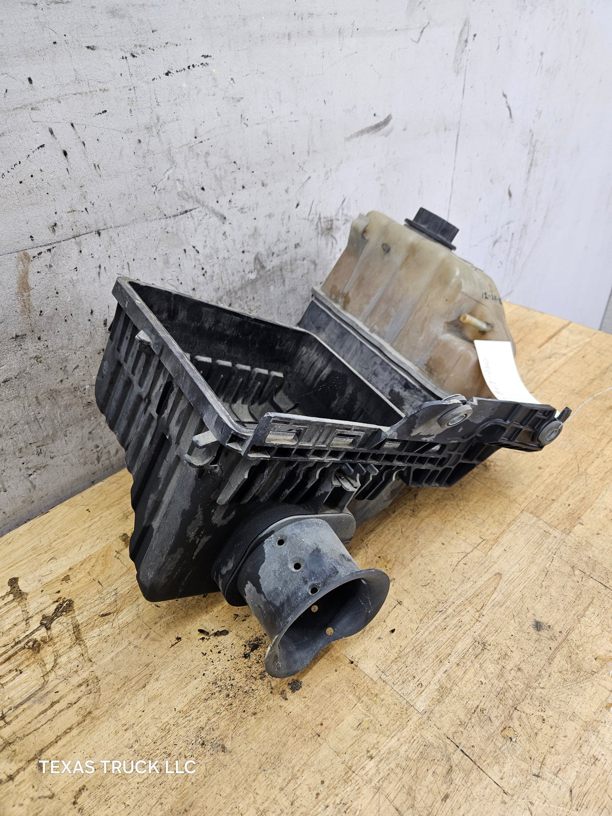 2008-2010 Ford Super Duty 6.8L Engine Coolant Reservoir Tray F250 F350 F450 F550